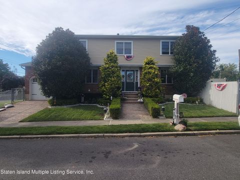 Photo of 327 Shirley Avenue, Staten Island, NY 10312 (MLS # 1164374)