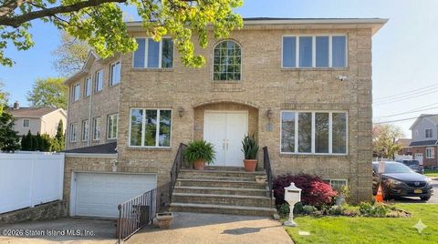 Photo of 310 Clarke Avenue, Staten Island, NY 10306 (MLS # 2602269)