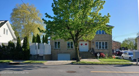 Photo of 310 Clarke Avenue, Staten Island, NY 10306 (MLS # 2602269)