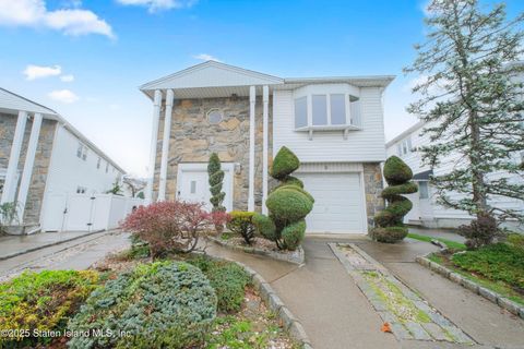 Photo of 3 Brunswick St St, Staten Island, NY 10314 (MLS # 2502026)