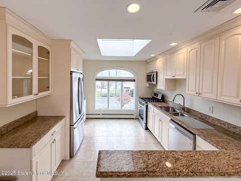 Photo of 40 Woodvale Loop #2nd Flr, Staten Island, NY 10309 (MLS # 2506785)