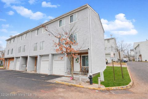 Photo of 553 Ilyssa Way, Staten Island, NY 10312 (MLS # 2600383)