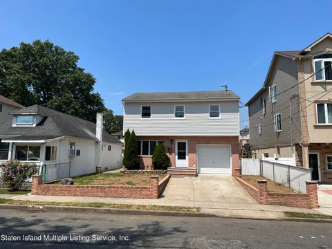 Photo of 365 Freeborn Street, Staten Island, NY 10306 (MLS # 1163662)