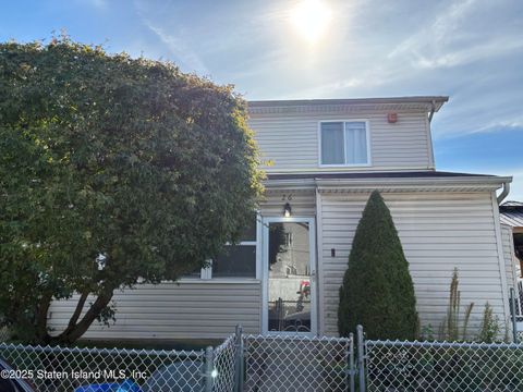 Photo of 26 Ada Drive, Staten Island, NY 10314 (MLS # 2505900)
