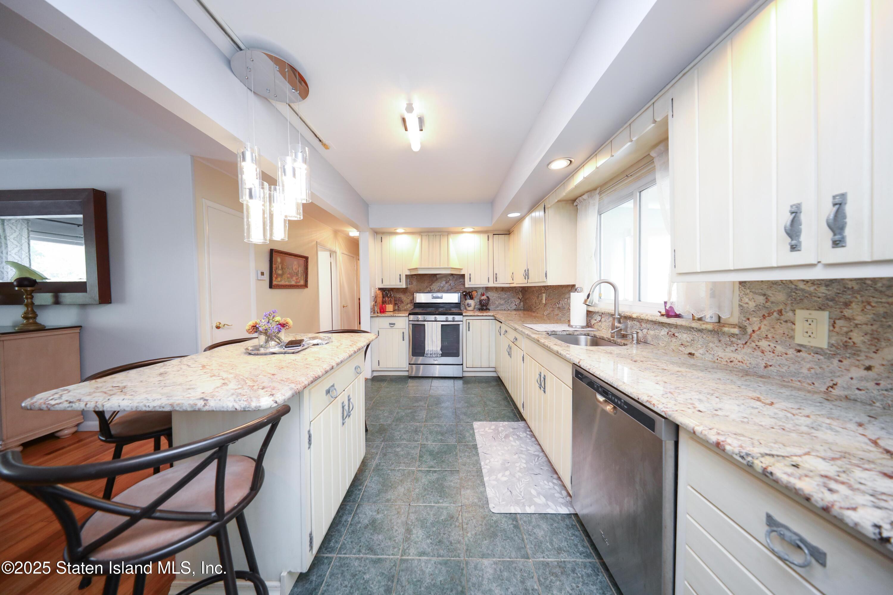 93 Centre Avenue, Staten Island, New York image 13