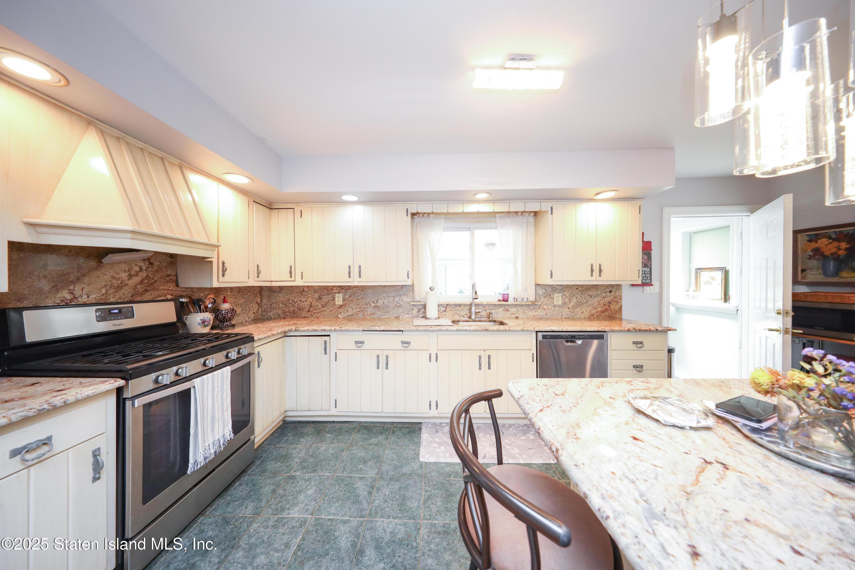 93 Centre Avenue, Staten Island, New York image 14
