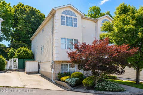 Photo of 29 Natalie Court, Staten Island, NY 10304 (MLS # 2603978)