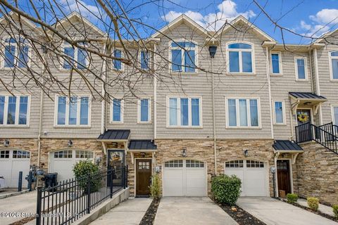 Photo of 152 Roman Avenue, Staten Island, NY 10314 (MLS # 2601181)