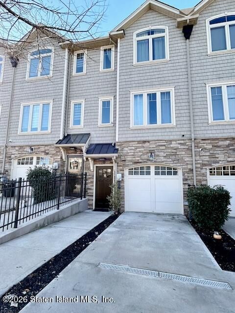 Photo of 152 Roman Avenue, Staten Island, NY 10314 (MLS # 2601181)