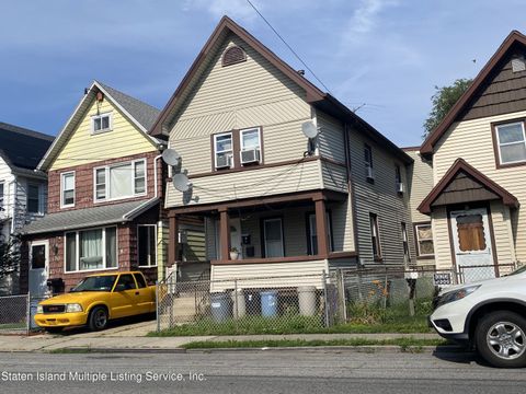 Photo of 131 Union Avenue, Staten Island, NY 10303 (MLS # 1164967)