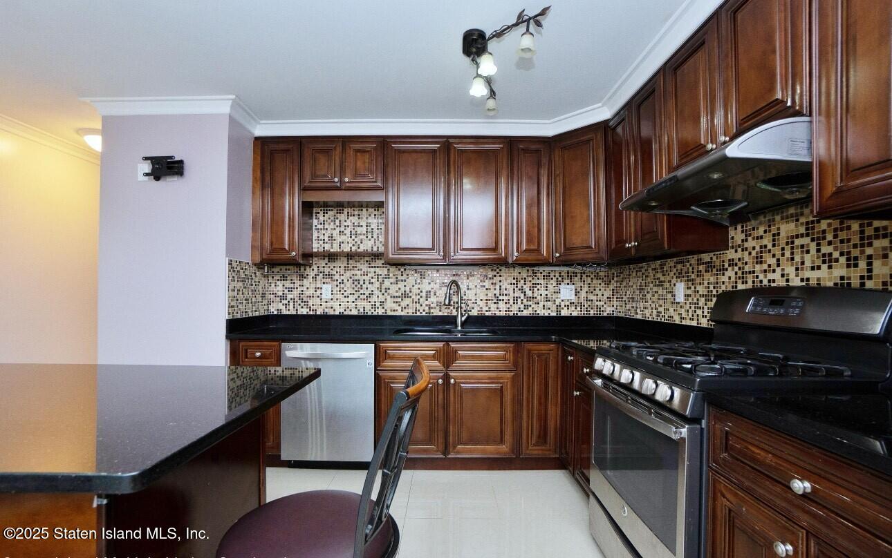 76 Railroad Avenue, Staten Island, New York image 7