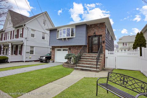 Photo of 483 Craig Avenue, Staten Island, NY 10307 (MLS # 1160486)