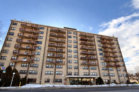 Photo of 1000 Clove Road #6f, Staten Island, NY 10301 (MLS # 2600828)