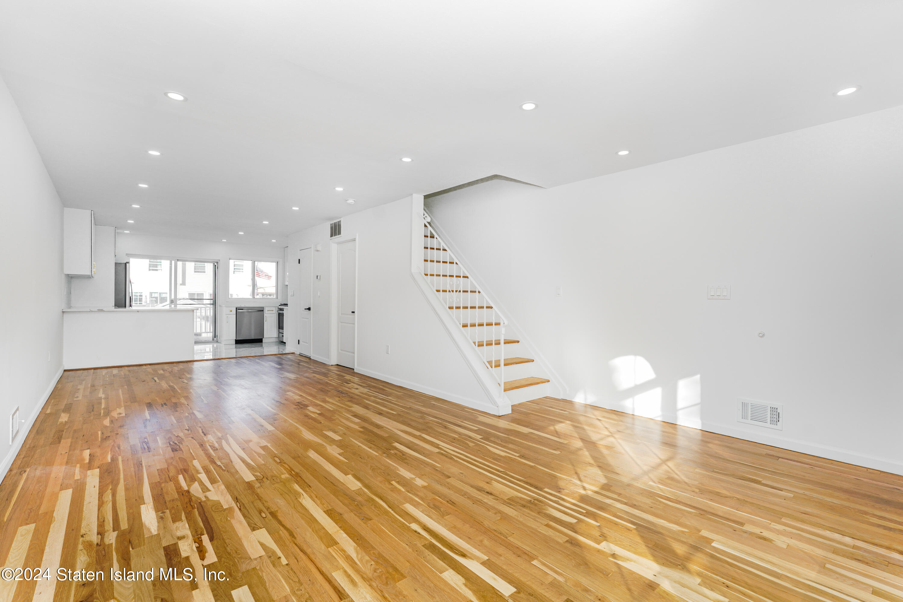 43 Sideview Avenue, Staten Island, New York image 3