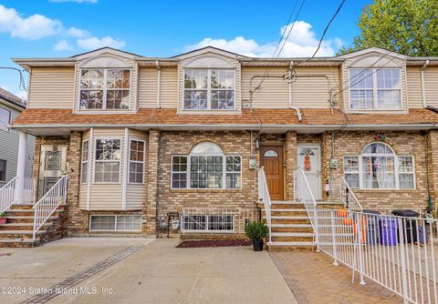 Photo of 43 Sideview Avenue, Staten Island, NY 10314 (MLS # 2405770)