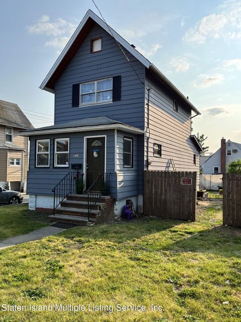 Photo of 330 Harbor Road, Staten Island, NY 10303 (MLS # 1162614)