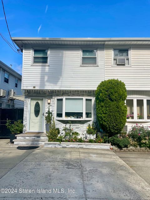 Photo of 125 Lamport Boulevard, Staten Island, NY 10305 (MLS # 2405084)