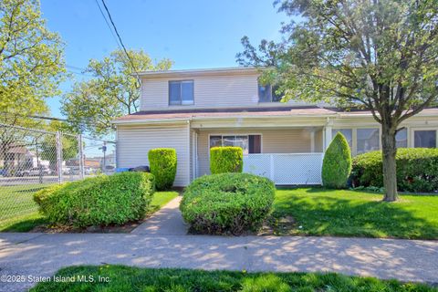 Photo of 6 Jules Drive, Staten Island, NY 10314 (MLS # 2503742)