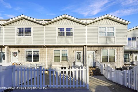 Photo of 243 Loretto Street, Staten Island, NY 10307 (MLS # 2400944)