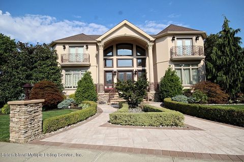 Photo of 797 Woodrow Road, Staten Island, NY 10312 (MLS # 1163102)