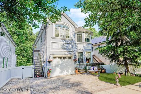 Photo of 40 Terrace Avenue, Staten Island, NY 10309 (MLS # 2505343)