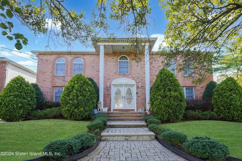 Photo of 70 Everett Avenue, Staten Island, NY 10309 (MLS # 2404883)