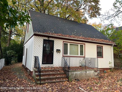 Photo of 131 Roff Street, Staten Island, NY 10304 (MLS # 1165317)
