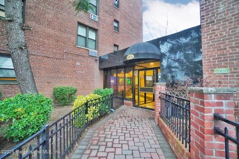 Photo of 145 Lincoln Avenue #3x, Staten Island, NY 10306 (MLS # 2504344)