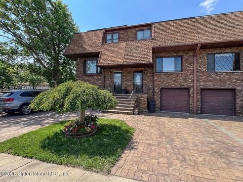 Photo of 841 Rensselaer Avenue, Staten Island, NY 10309 (MLS # 2601696)