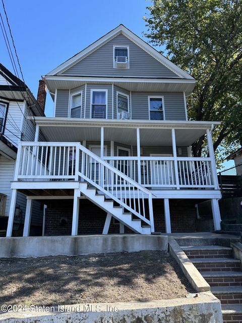 Photo of 177 Campbell Avenue, Staten Island, NY 10310 (MLS # 2405907)