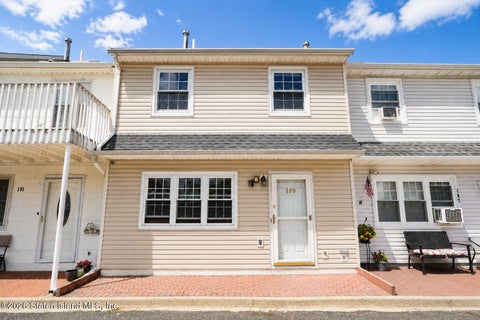 Photo of 189 Quintard Street, Staten Island, NY 10305 (MLS # 2604831)