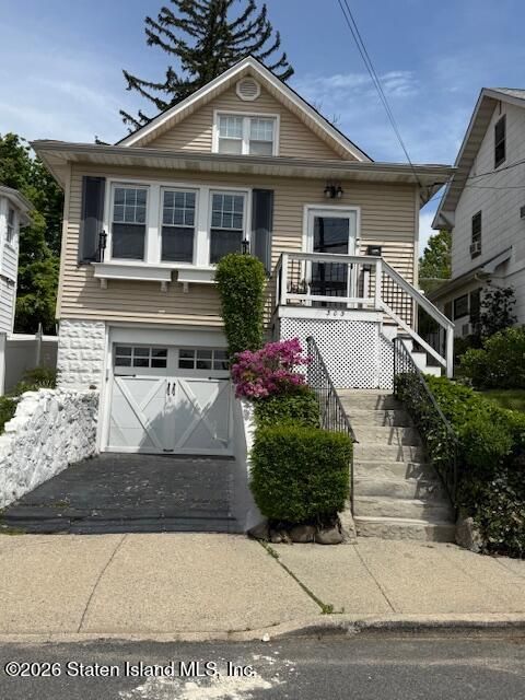 Photo of 303 Davis Avenue, Staten Island, NY 10310 (MLS # 2601847)
