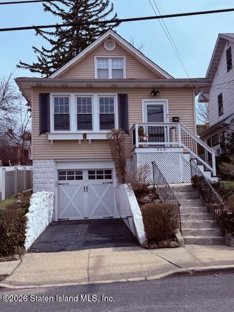 Photo of 303 Davis Avenue, Staten Island, NY 10310 (MLS # 2601847)