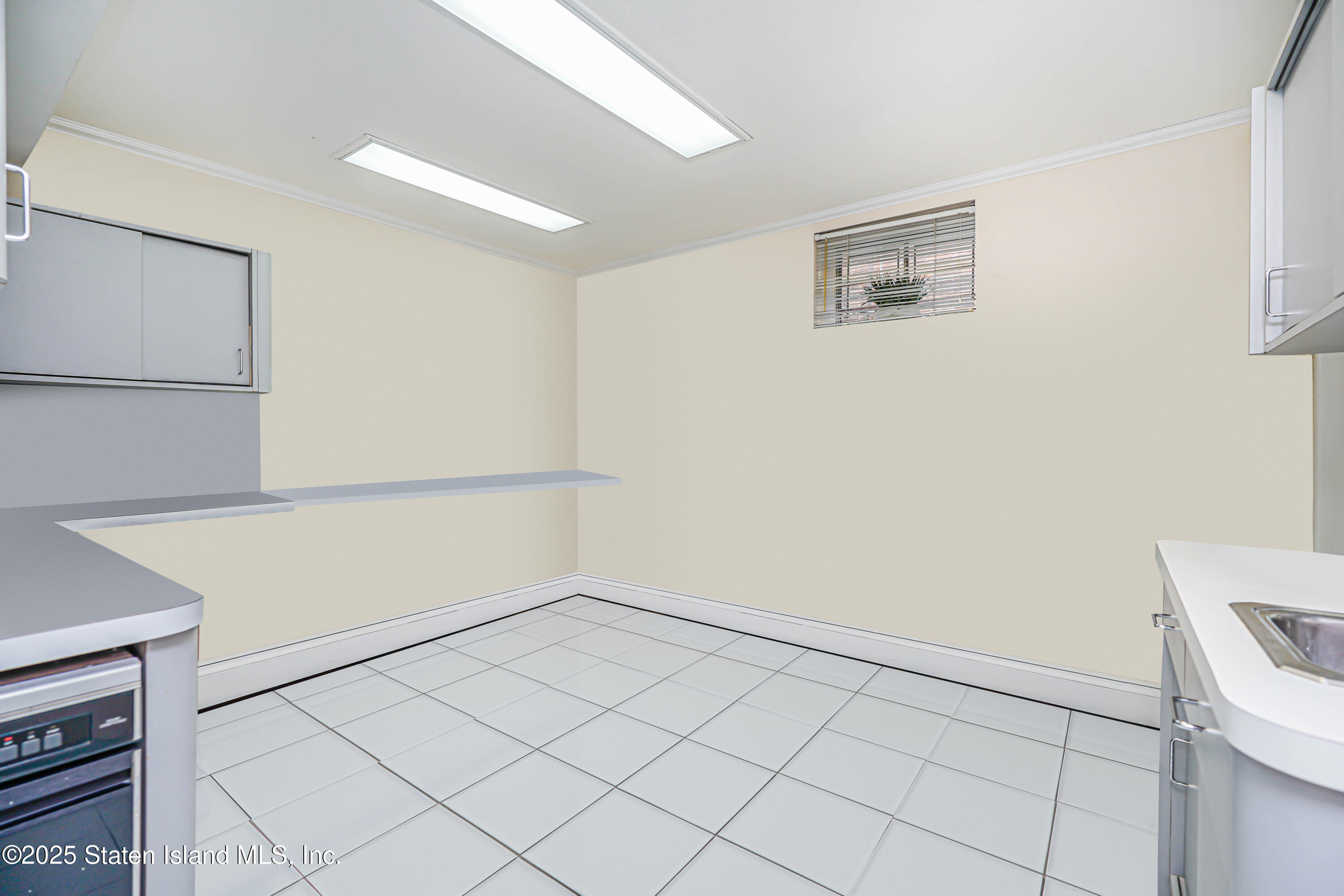 987 Hylan Boulevard, Staten Island, New York image 12