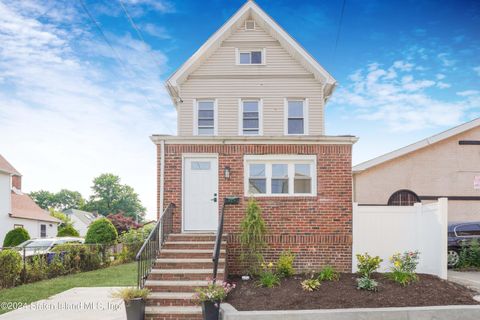 Photo of 523 Melyn Place, Staten Island, NY 10303 (MLS # 2404455)