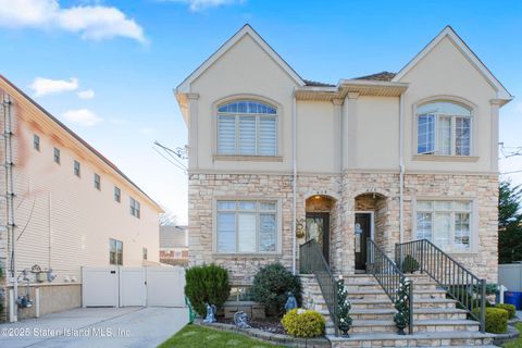 Photo of 419 O'Gorman Avenue, Staten Island, NY 10308 (MLS # 2501931)