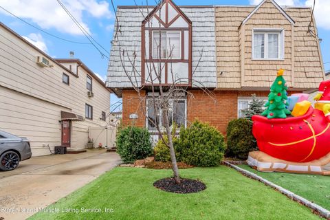 Photo of 416 Colon Avenue, Staten Island, NY 10308 (MLS # 1165988)