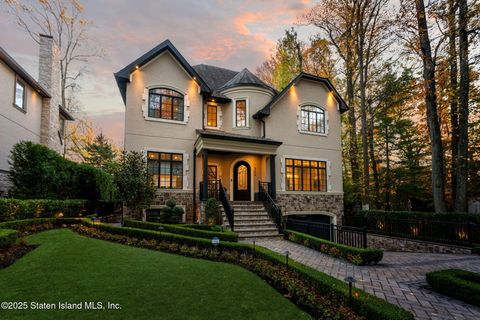 Photo of 312 London Road, Staten Island, NY 10306 (MLS # 2506596)