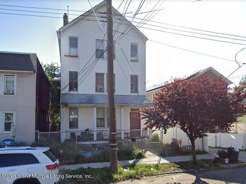 Photo of 207 Targee Street, Staten Island, NY 10304 (MLS # 1162230)