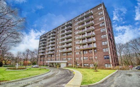 Photo of 1100 Clove Road #Lk, Staten Island, NY 10301 (MLS # 1159646)