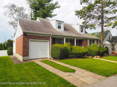 Photo of 730 Oakland Avenue, Staten Island, NY 10310 (MLS # 1164748)