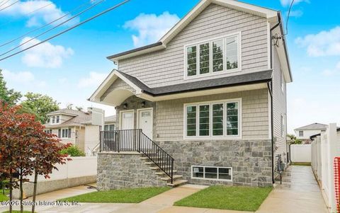 Photo of 69 Nashville Street, Staten Island, NY 10307 (MLS # 2601088)