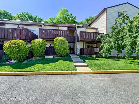 Photo of 198 Timber Ridge Drive, Staten Island, NY 10308 (MLS # 2602471)