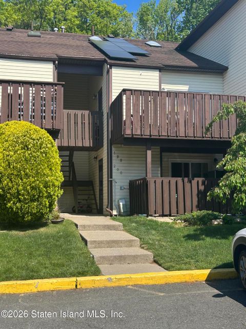 Photo of 198 Timber Ridge Drive, Staten Island, NY 10308 (MLS # 2602471)