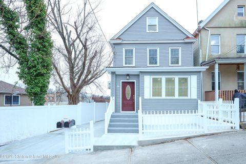 Photo of 14 Prospect Avenue, Staten Island, NY 10301 (MLS # 2501704)