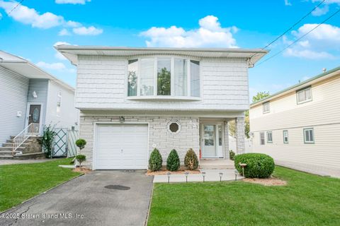 Photo of 63 Genesee Avenue, Staten Island, NY 10308 (MLS # 2505617)