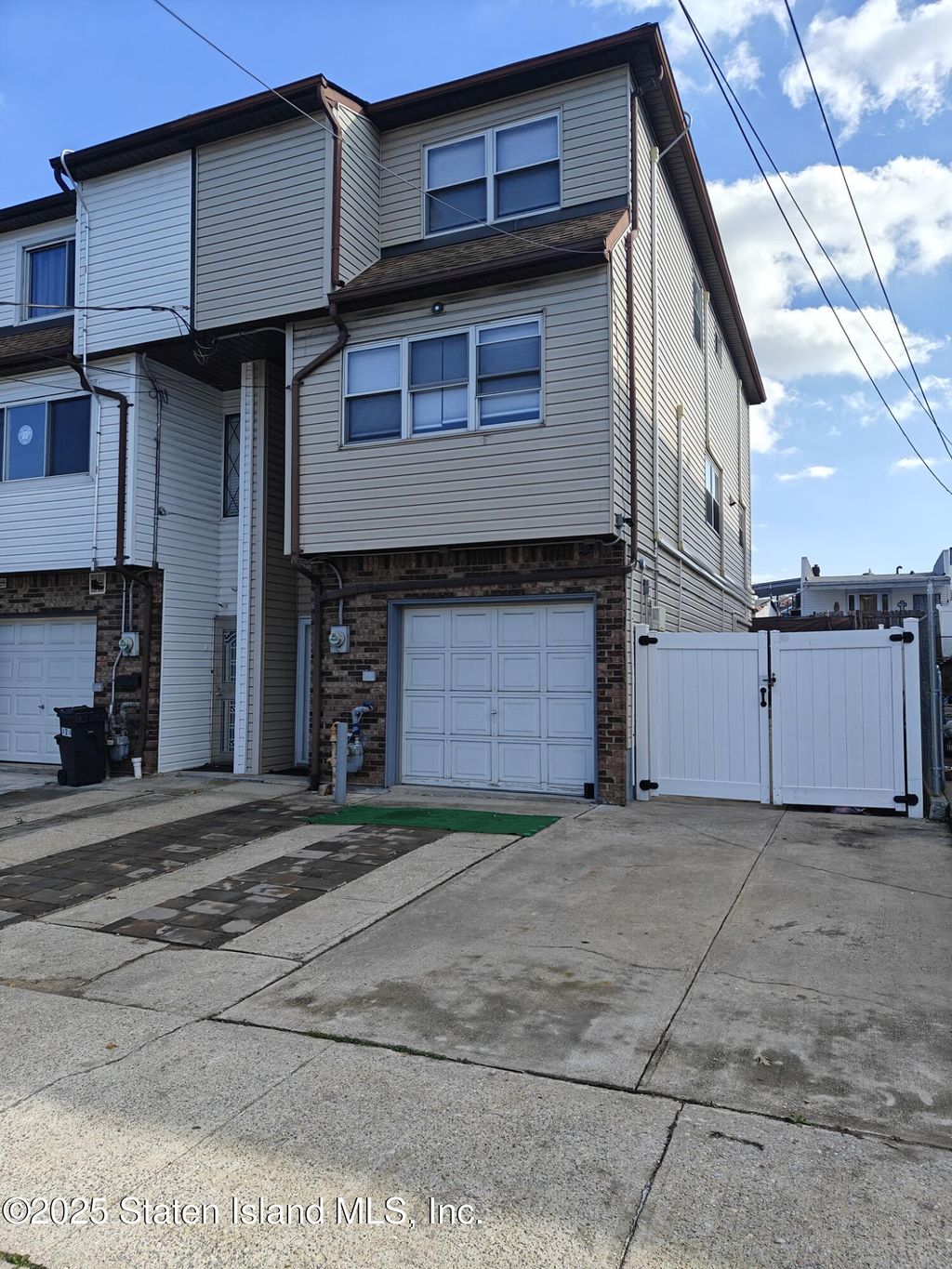 Photo of 325 Oder Avenue, Staten Island, NY 10304 (MLS # 2506583)