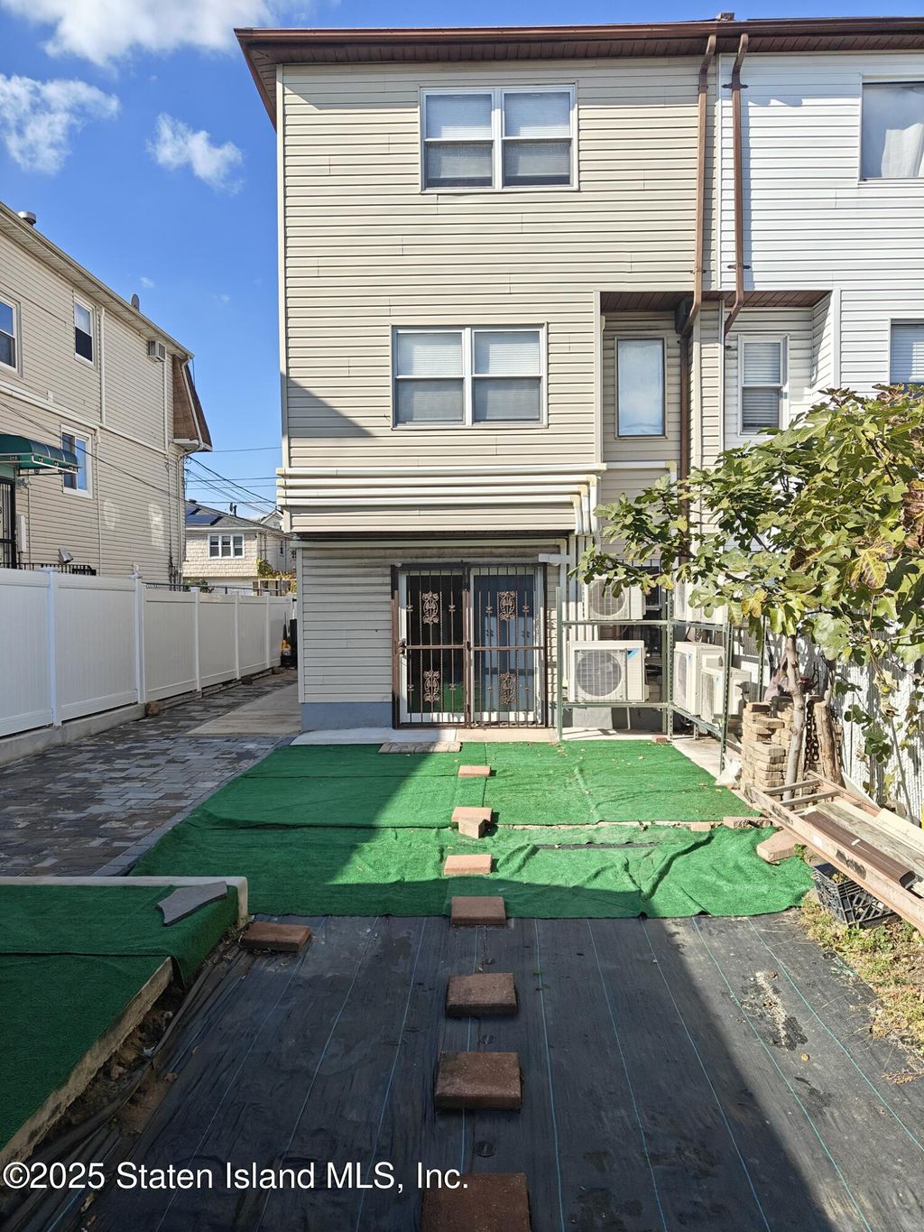 Photo of 325 Oder Avenue, Staten Island, NY 10304 (MLS # 2506583)