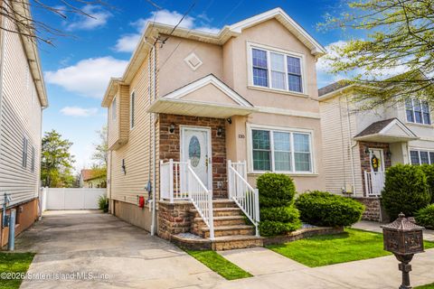 Photo of 135 Roswell Avenue, Staten Island, NY 10314 (MLS # 2601903)