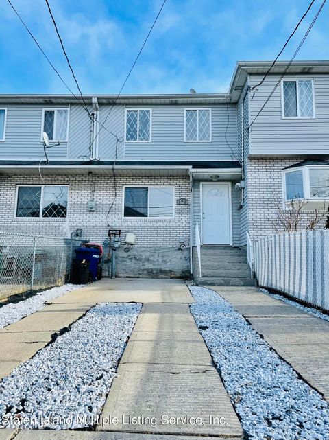 Photo of 142 Kiswick Street, Staten Island, NY 10306 (MLS # 1160058)
